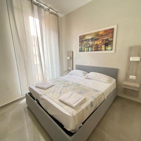 Hotel La Pace Napoli Bagian luar foto