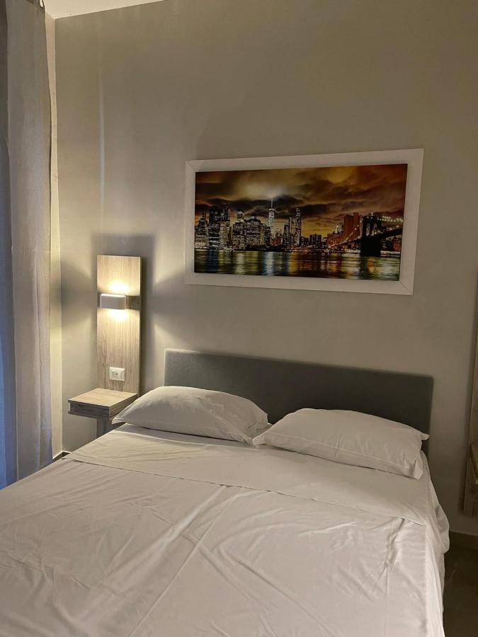 Hotel La Pace Napoli Bagian luar foto