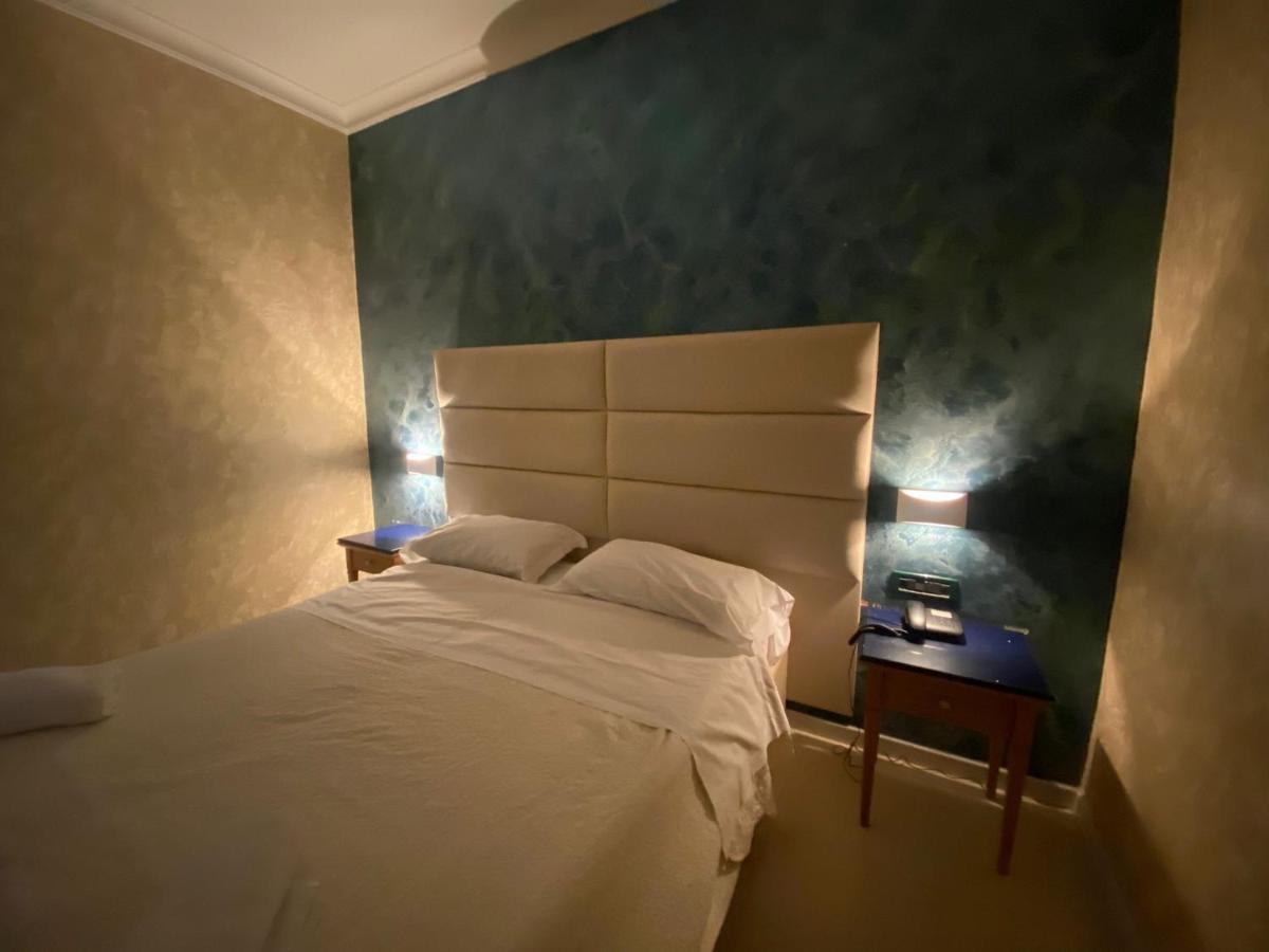 Hotel La Pace Napoli Bagian luar foto