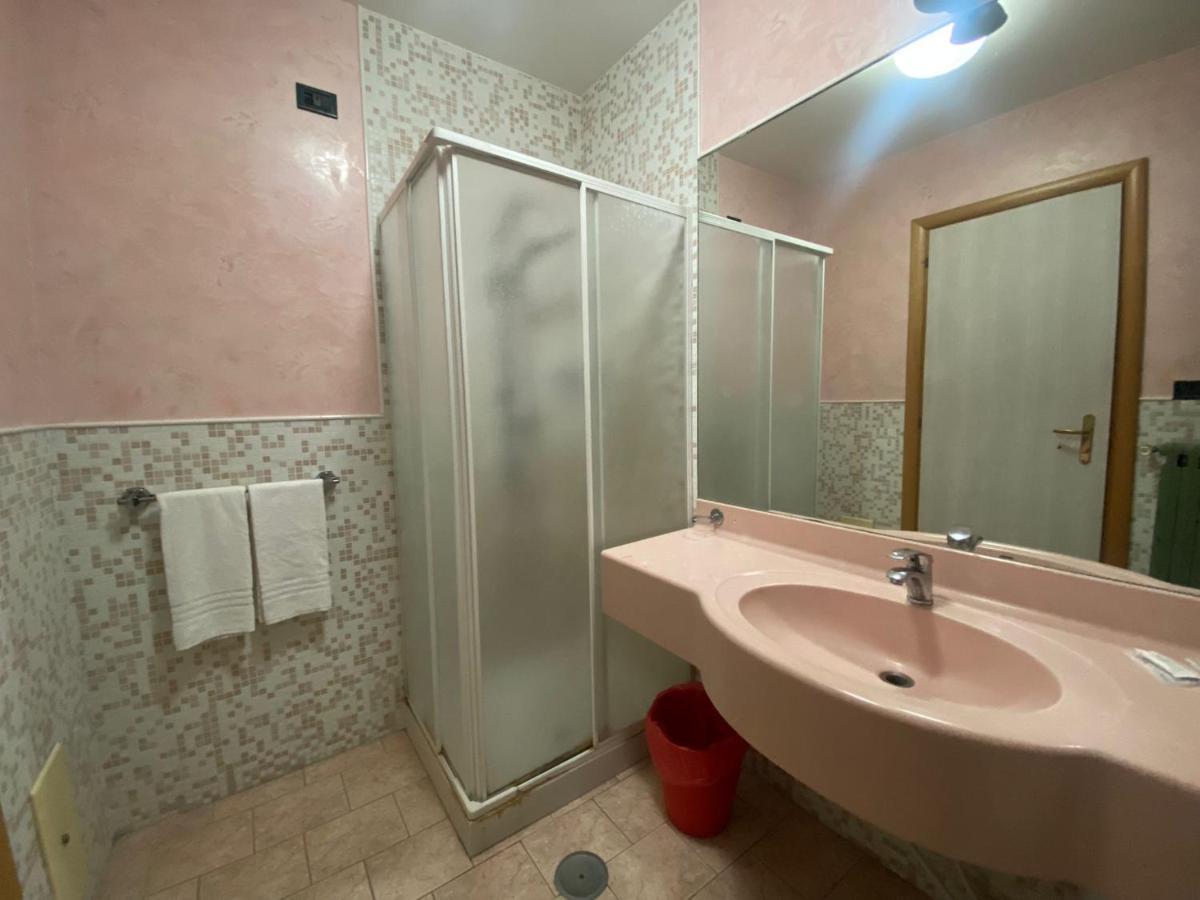 Hotel La Pace Napoli Bagian luar foto