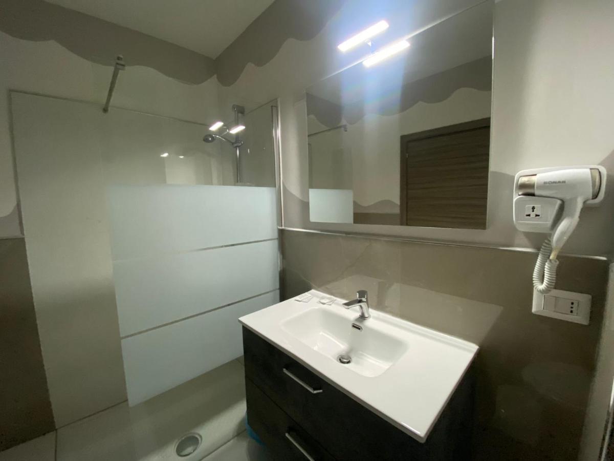 Hotel La Pace Napoli Bagian luar foto