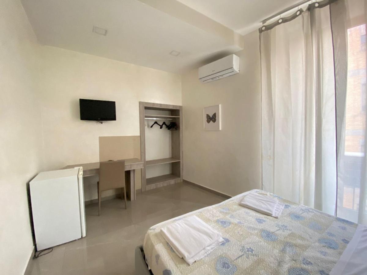 Hotel La Pace Napoli Bagian luar foto