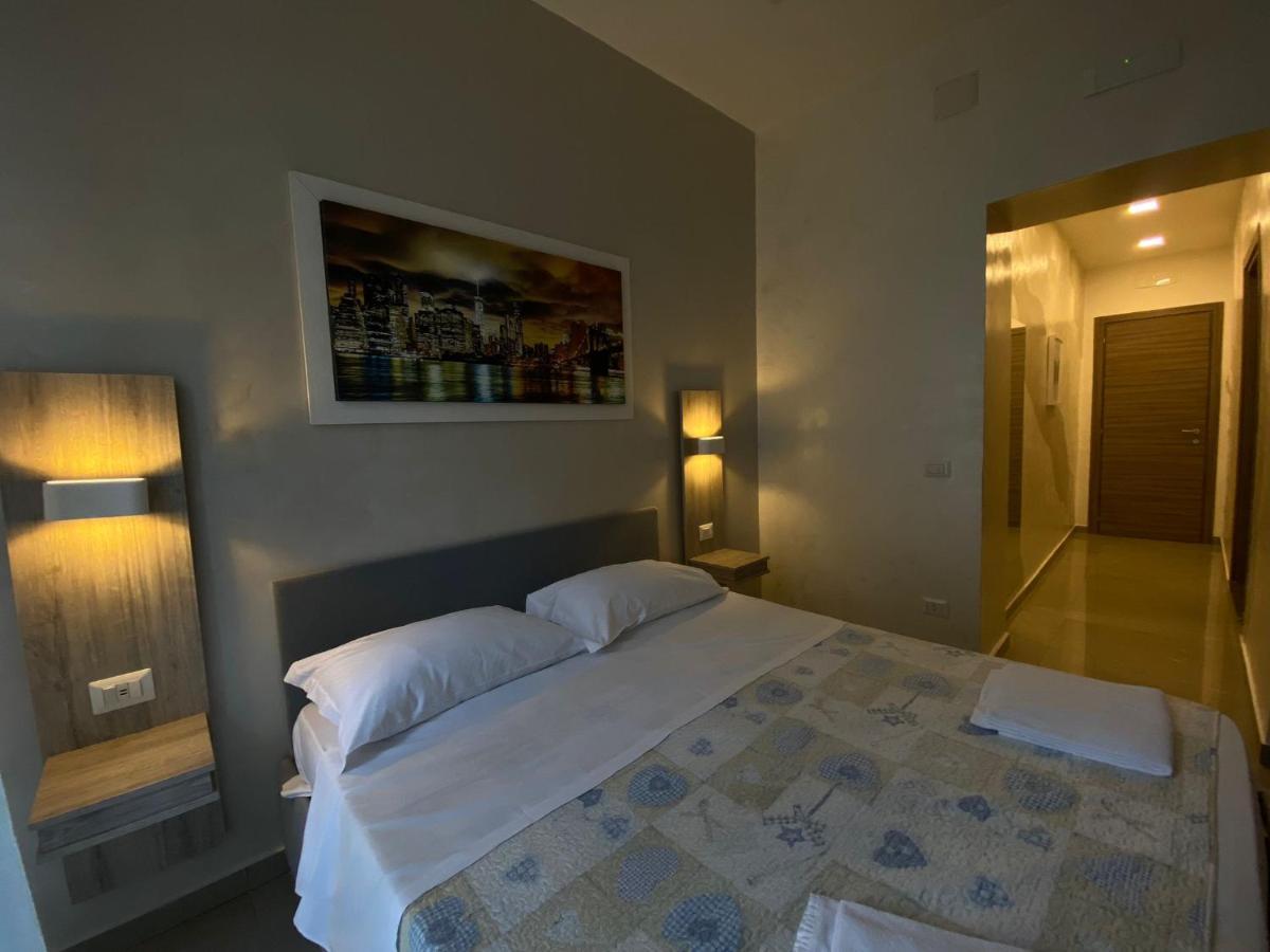 Hotel La Pace Napoli Bagian luar foto
