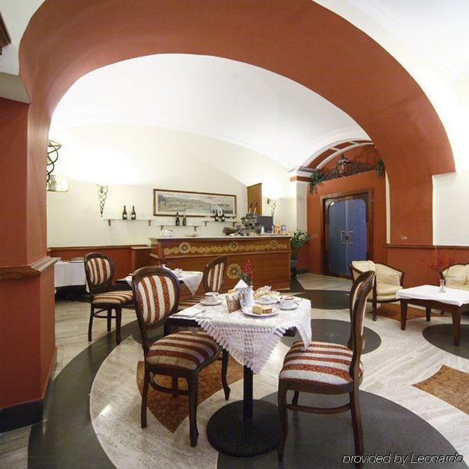 Hotel La Pace Napoli Restoran foto