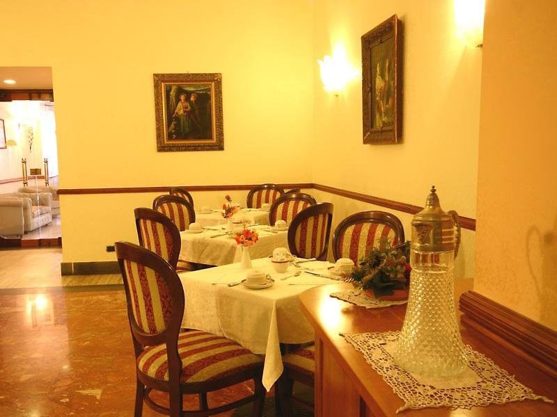 Hotel La Pace Napoli Bagian luar foto