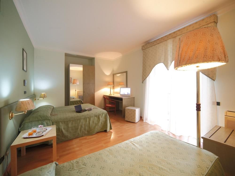 Hotel La Pace Napoli Bagian luar foto