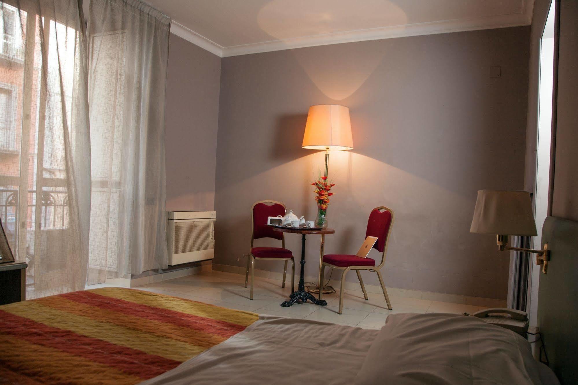 Hotel La Pace Napoli Bagian luar foto
