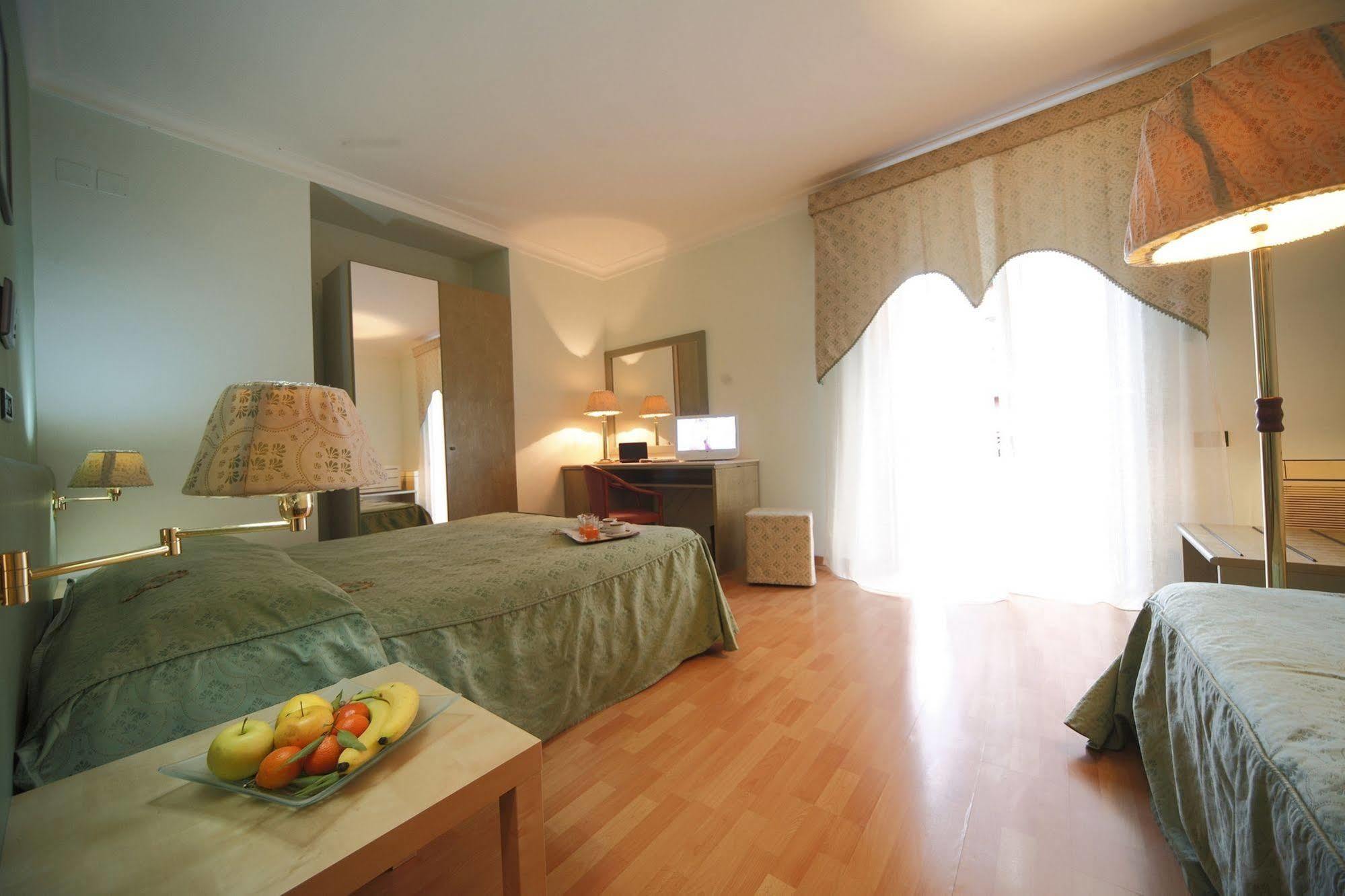 Hotel La Pace Napoli Ruang foto