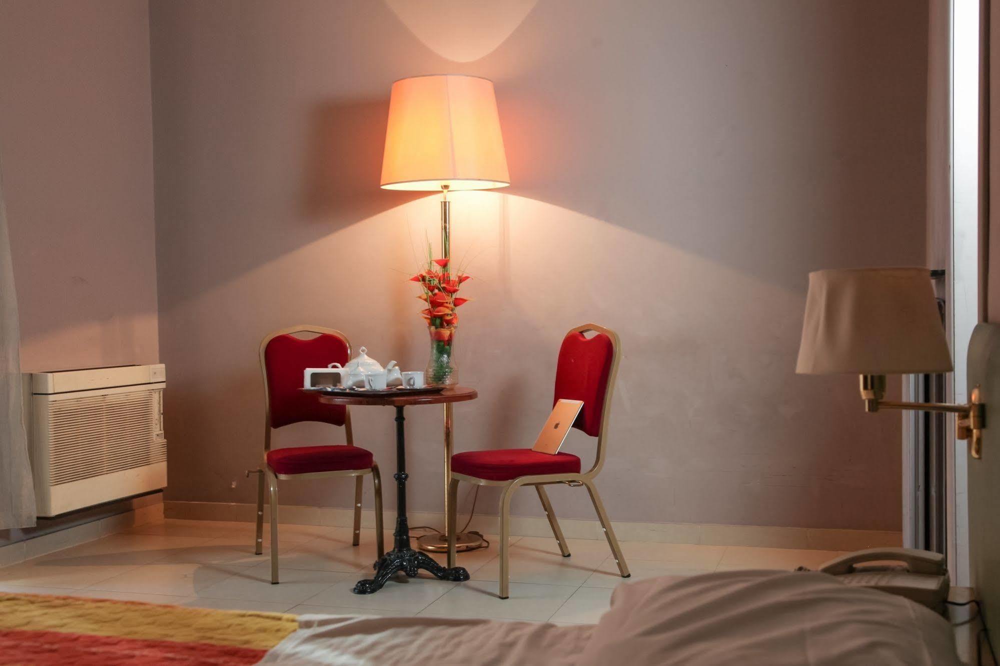 Hotel La Pace Napoli Bagian luar foto