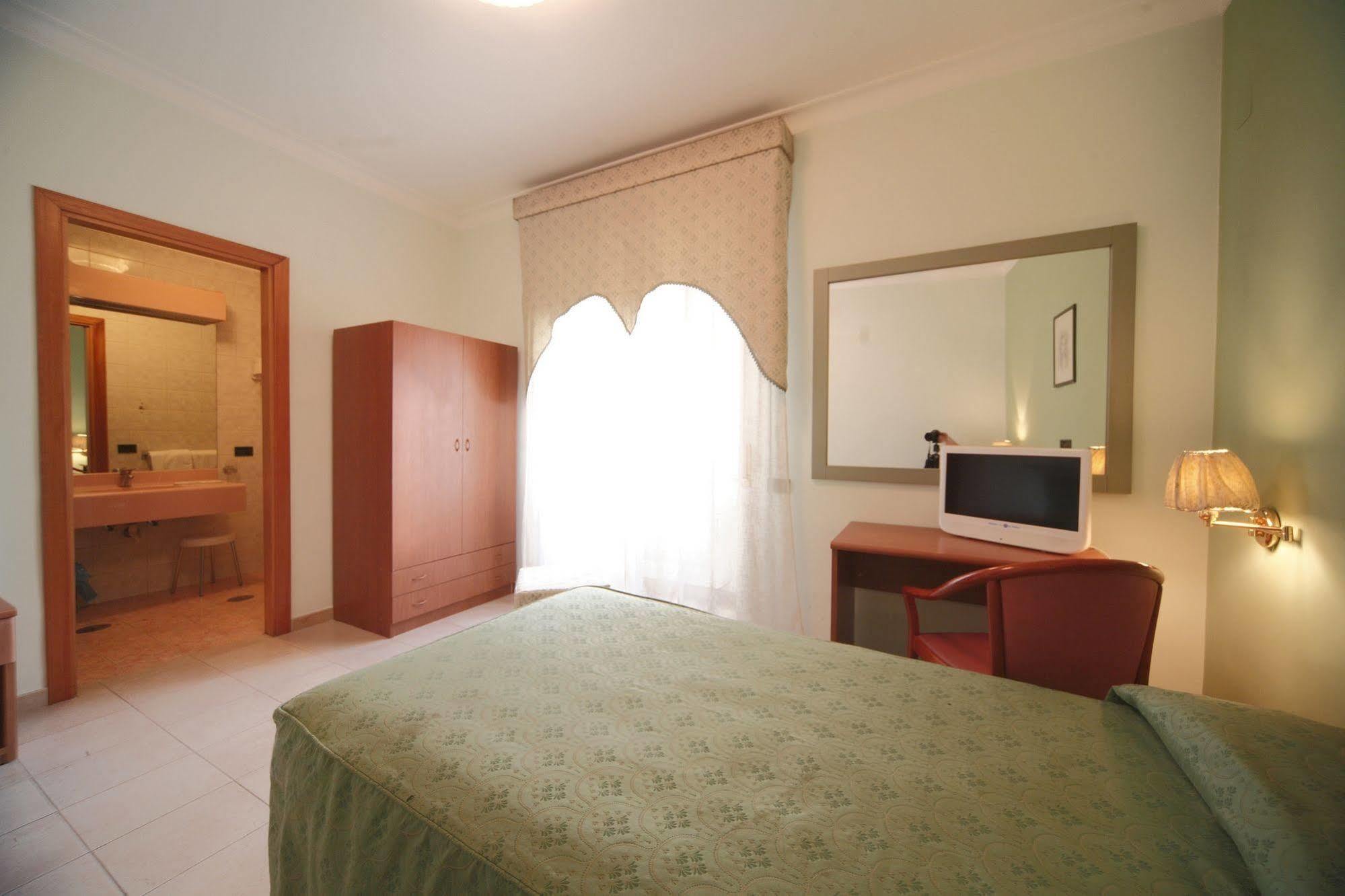 Hotel La Pace Napoli Bagian luar foto