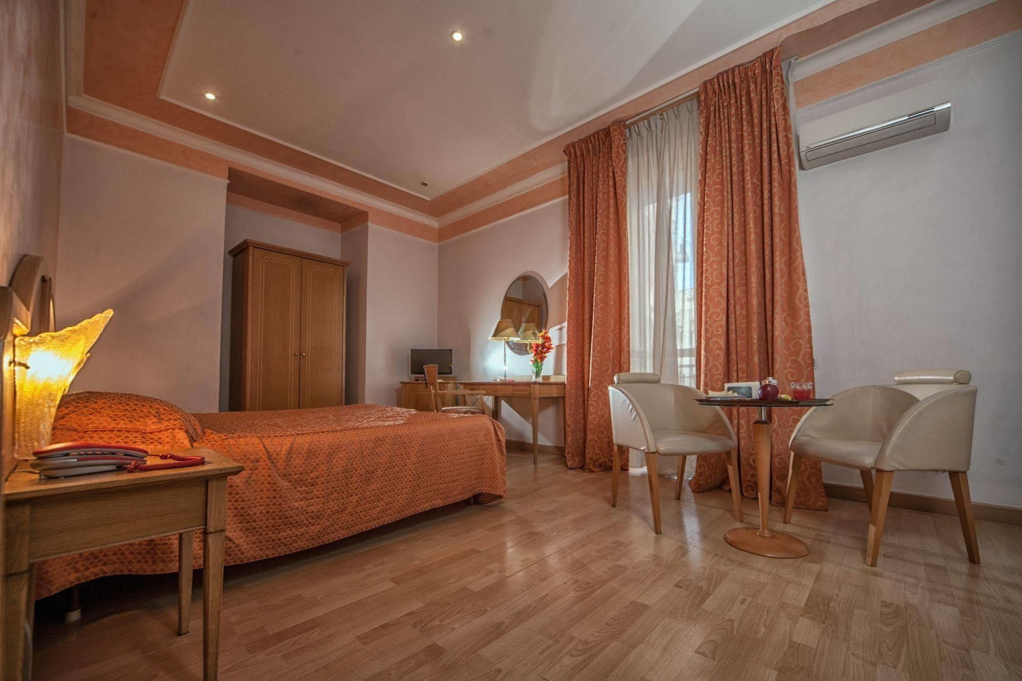 Hotel La Pace Napoli Ruang foto
