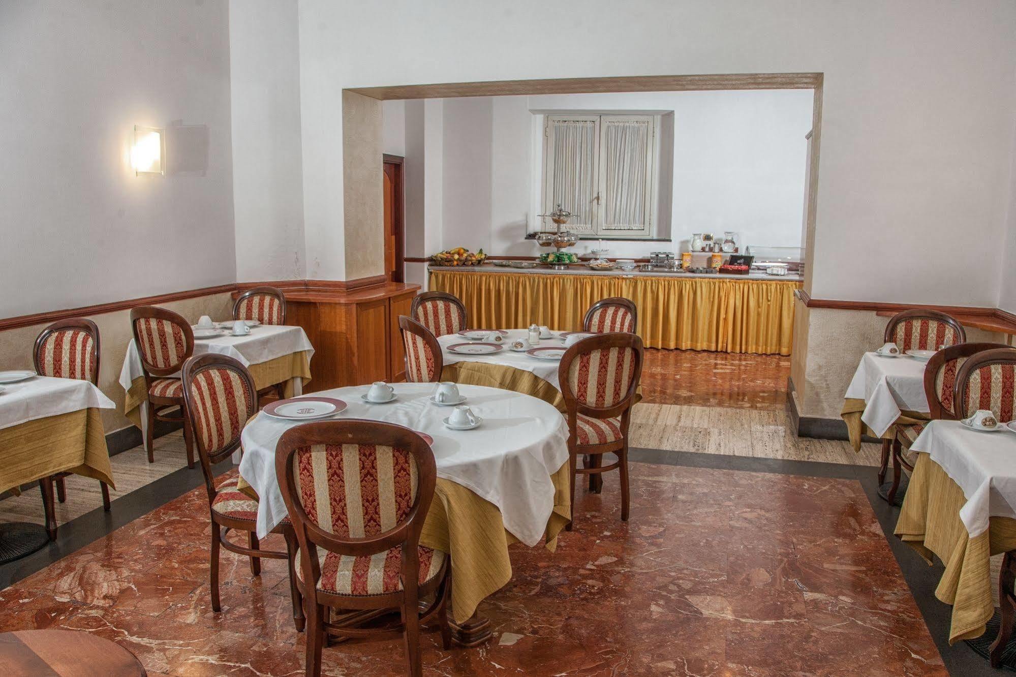 Hotel La Pace Napoli Bagian luar foto