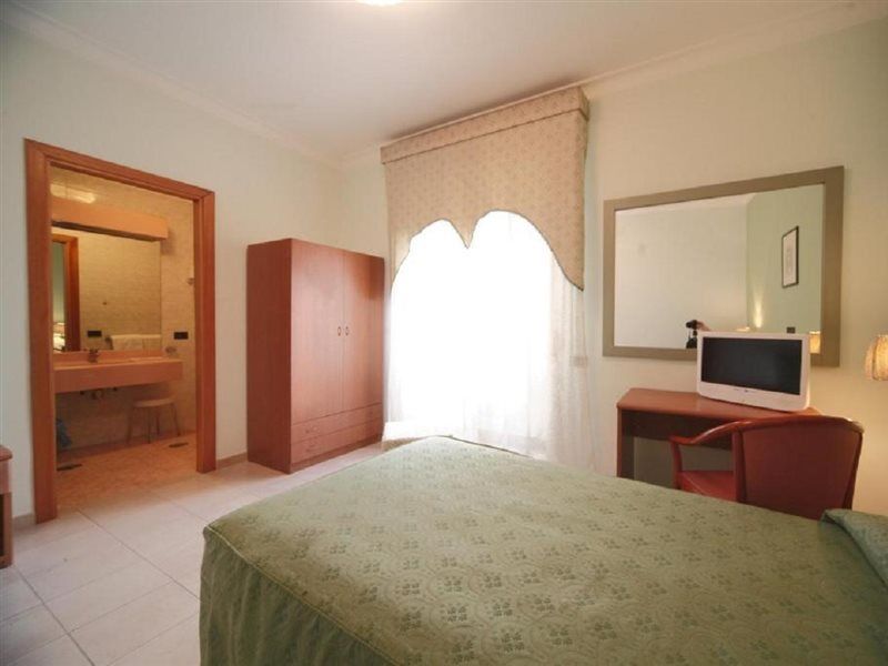 Hotel La Pace Napoli Bagian luar foto